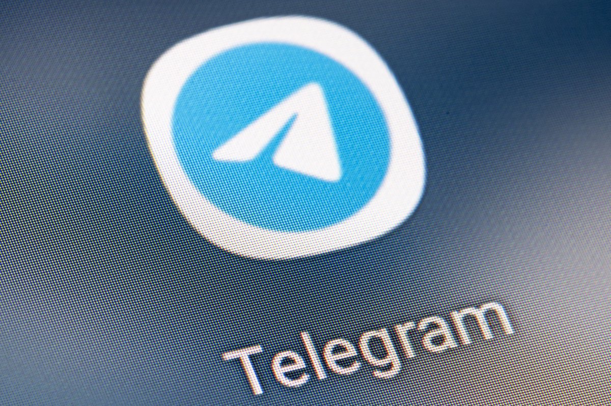 Icono de la aplicación Telegram en una pantalla de móvil